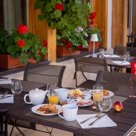 La Ferme Du Hotel 4*